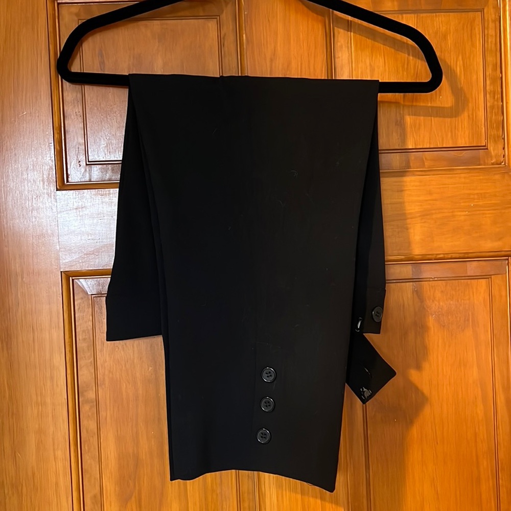 Black capris